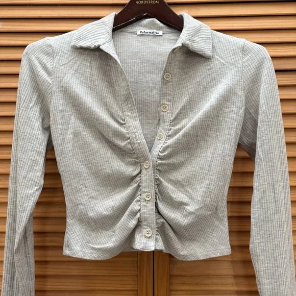 Reformation Light Gray Ribbed Button-Down Shirt size small - Picture 3 of 6